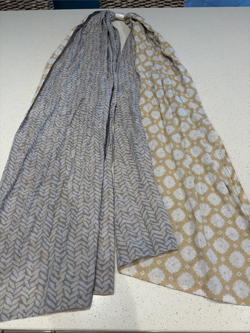 Tag Two-Tone Patterned Wrap Scarf in Gray and Beige
